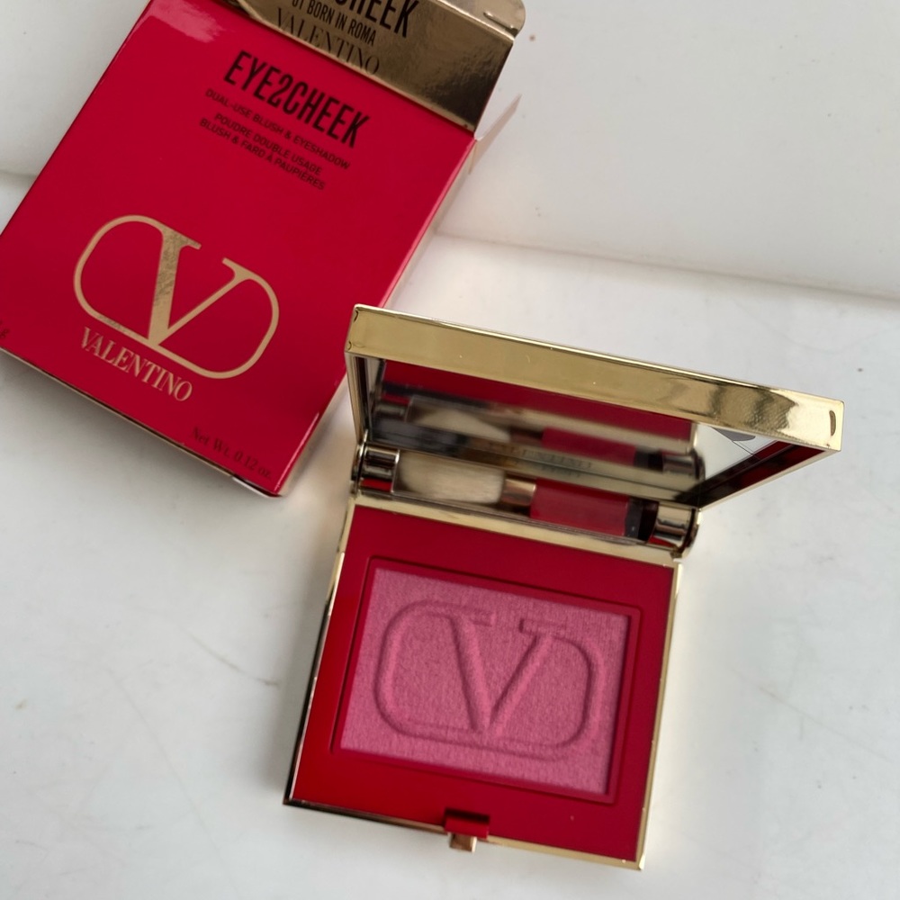 NWT EYE2CHEEK BLUSH AND EYESHADOW 01